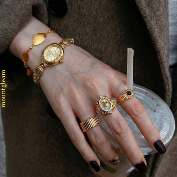 11_48_c58981a8-5c4c-495b-8ef9-5f252c0550dc.png Vintage Gold Bracelet Watch for Women ?C Elegant Chain Style